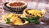 Tarte chocolat, fruit et coulis de kiwi