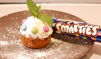 Gâteau gourmand, coeur de SMARTIES®