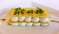 Mille Feuille de saumon mariné, mousseline de chou fleur au Yuzu