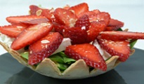 Salade d'épinards aux fraises et à la féta