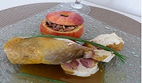 Ballotine de pintade au foie gras et pomme forestière