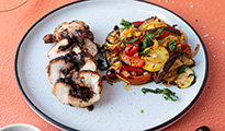 Escalope de dinde roulée à la tapenade et tian de légumes à la provençale