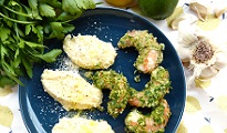 Gambas croustillantes, gremolata aux herbes et polenta crémeuse