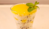 Riz au lait de coco et sésame, coulis de mangue