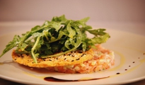 Tartare de saumon frais, et crackers au jambon cru maison