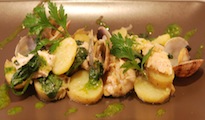 Papillote de pommes de terre au poulet et aux palourdes