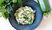 Risotto de petits pois, courgettes et lait de coco