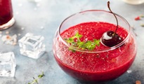 Gaspacho de tomates aux fruits rouges, sablé breton