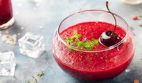 Gaspacho de tomates aux fruits rouges, sablé breton