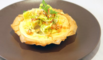 Croustillant en pâte filo, patate douce et vinaigrette aux petits légumes