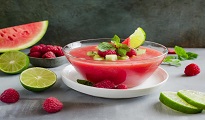 Gaspacho pastèque framboise, dés de kiwi au citron vert