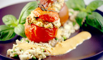 Tomate ancienne farcie, salade de blé au basilic 