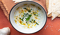 Raita de concombre et petits pois