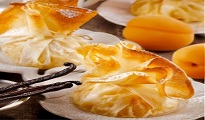 Aumônière à la crème amande-pistache, abricots à la vanille